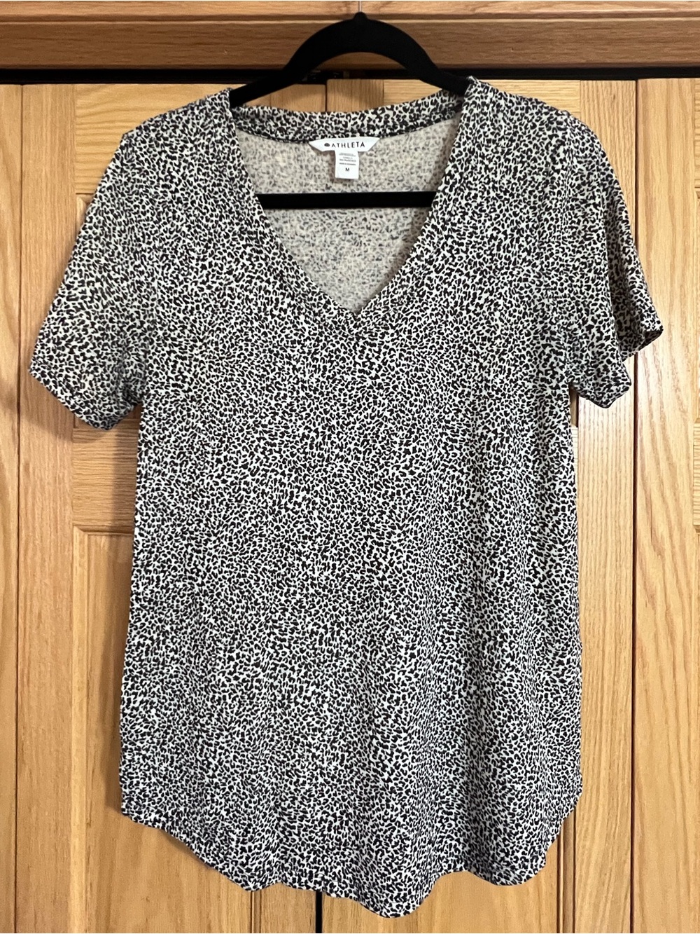 Athleta Breezy Animal print V-Neck Tee, Medium